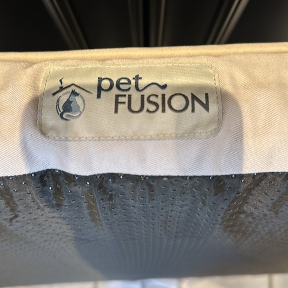 New pet fusion ulitimate bed medium - Picture 2 of 4